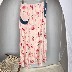 Maxi length flower print skirt